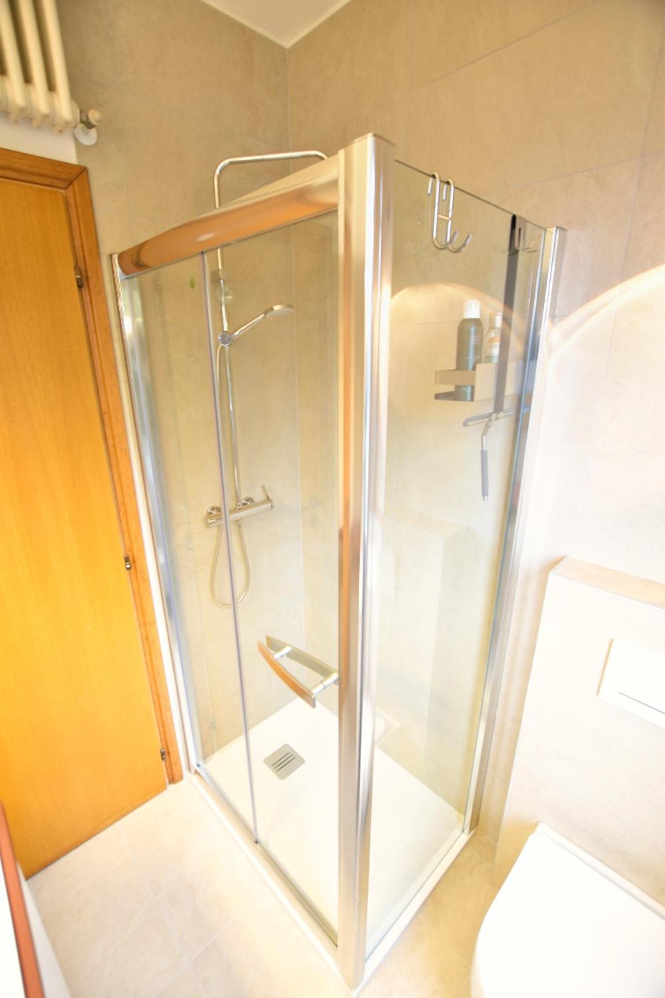 2-Bedroom Lakeview Apartment Bella Gaeta サン・シーロ エクステリア 写真
